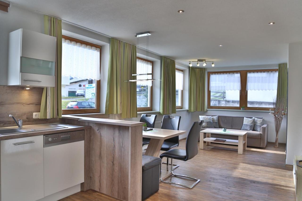 Appartements Schwarzer Adler Elbigenalp Exteriör bild